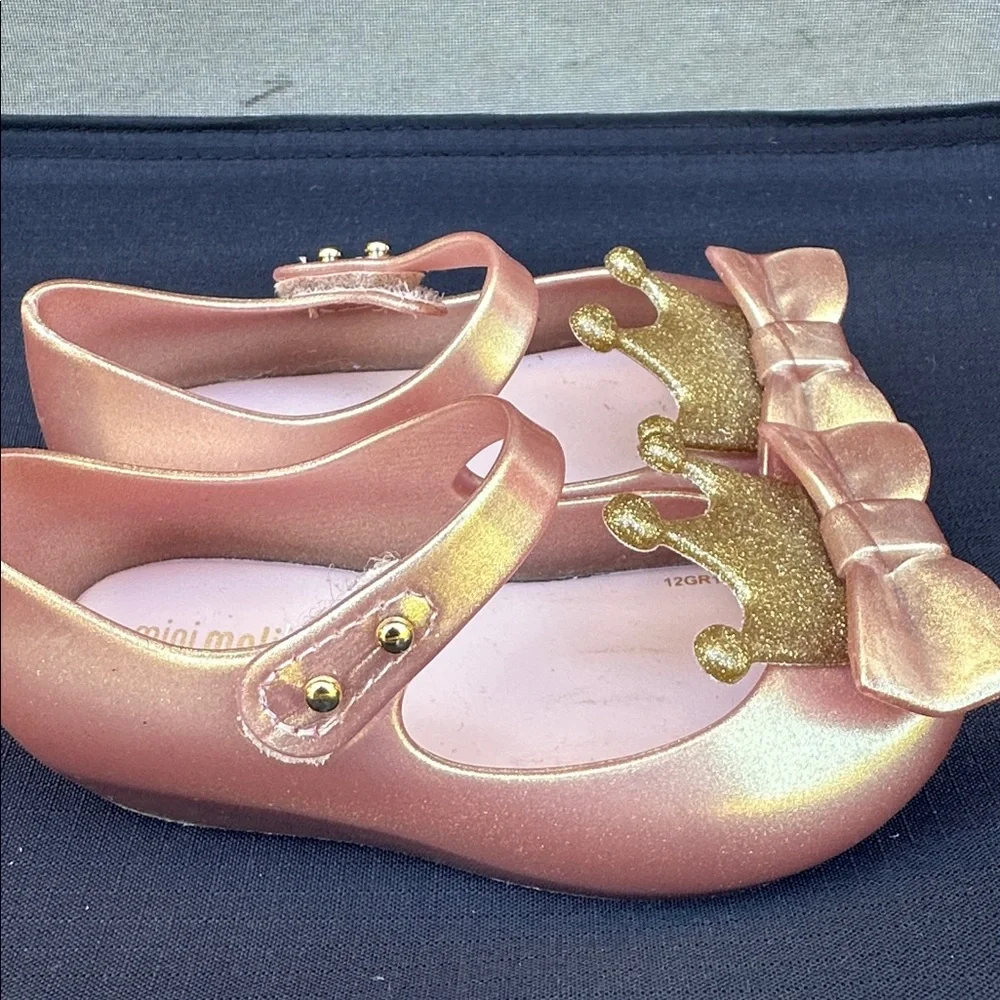 Mini Melissa Girls' Metallic Pink Jelly Shoes with Gold Crown & Bow
